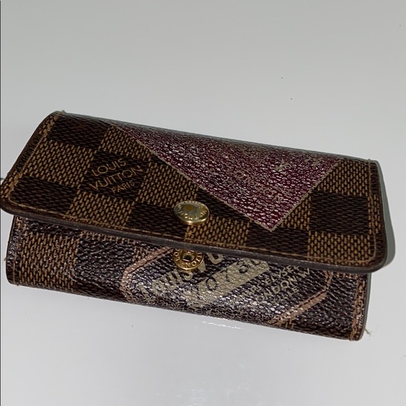 Authentic Louis Vuitton key case